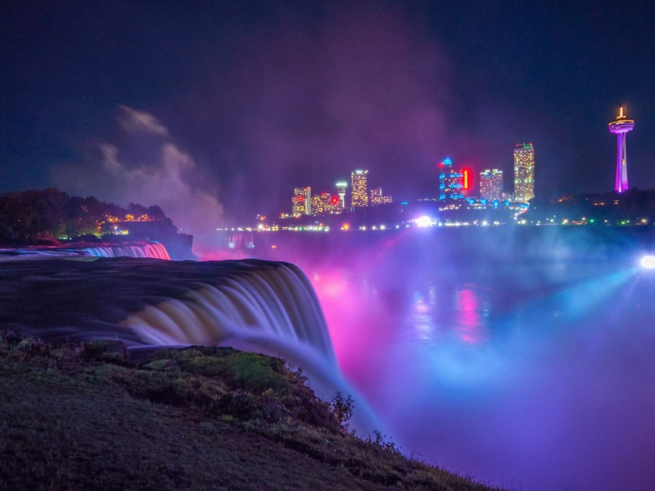 Niagara_Falls_USA_by_night_-_2014-10-09_-_image_3-1